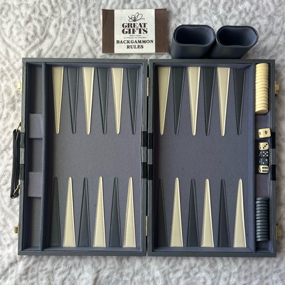 Pressman Other - VTG Pressman Backgammon Set in Leatherette Briefcase Complete with Instructions